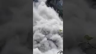 Uttarakhand Mountain collapses near Patalganga Langsi Tunnel on Badrinath Highway traffic halted [upl. by Nomrah]