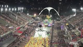 Carnevale di Rio la sfilata delle migliori scuole di samba [upl. by Ailyt]