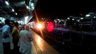 SEALDAH RAJDHANI EXPRESS GRAND ENTRY AT KANPUR CENTRAL [upl. by Simeon]