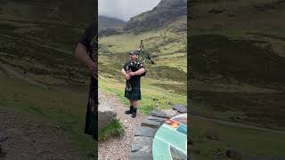 Bagpiper in Glen Coe 🏴󠁧󠁢󠁳󠁣󠁴󠁿  quotHighland Cathedralquot [upl. by Onailerua567]