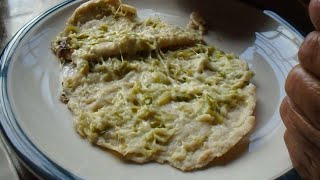 Pupusas de loroco con queso duro [upl. by Htevi]