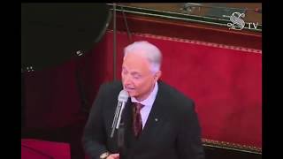 Amedeo Minghi canta quotTrottolino amorosoquot in Senato il video è virale [upl. by Aggri]