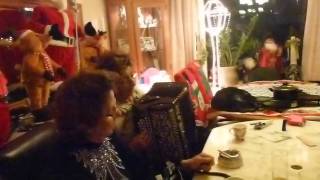 duo heesbeen kerst met toos en ed medley vertel me geen verhaaltjes weisse pearle [upl. by Notyep591]