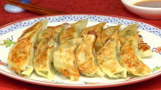 How to Make Yaki Gyoza Fried Dumpling Recipe  Cooking with Dog [upl. by Wenoa45]