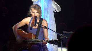 Taylor Swift singing Fall Out BoySugar Were Going Down in Rosemont IL [upl. by Nilknarf]