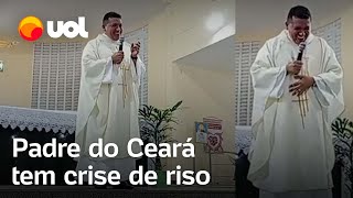 Padre tem crise de riso ao anunciar prêmio de festa em paróquia no Ceará 10 corridas de mototáxi [upl. by Antonino]