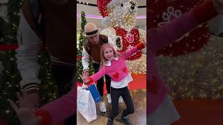 Giorgia si ferma a ballare mentre fa shopping con Papà Salvo salvoegiorgia shorts [upl. by Cardew]