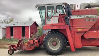 How combines work A tour of our 860 Massey Ferguson combine [upl. by Aurthur]