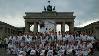 Berlin Turnfest 2017 Umzug am Brandenburger Tor und Reichstag│1 Triebeser Fanfarenzug [upl. by Henrion]