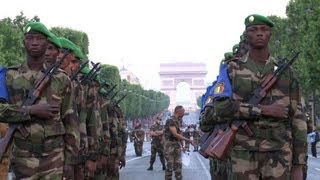 Entraînement des soldats maliens à lhonneur le 14 juillet [upl. by Ailehpo]