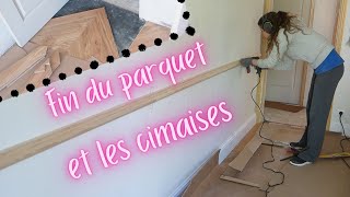 Finir la pose dun parquet et les moulures murales cimaises dans la chambre [upl. by Estele188]