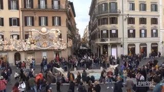 Saldi primo giorno di offerte a Roma le impressioni dei consumatori [upl. by Aliekat]