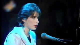 Enya  Orinoco Flow Live Performance on quotDiscoringquot Italy 1989 RARE [upl. by Iglesias]