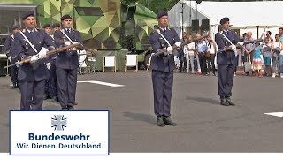 Bundeswehr präsentiert sich beim Tag der offenen Tür der Bundesregierung 2018 [upl. by Baudelaire]