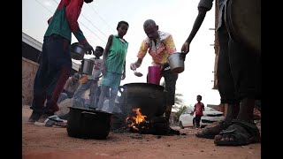 Soudan  les soupes populaires manquent dargent et de nourriture [upl. by Sauveur]