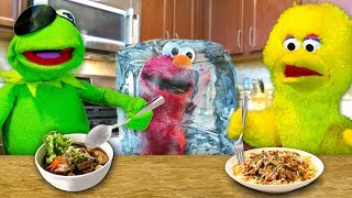 Kermits Kitchen COOK OFF EDITION Kermit the Frog VS Big Bird ft Frozen Elmo [upl. by Aehsrop]