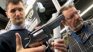 Messe für Waffen in Nürnberg  Faszination für klassische Gewehre ungebrochen [upl. by Vivienne]