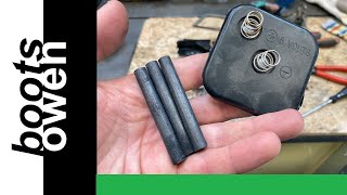 Interesting simple way to remove carbon rods from a 6v lamp battery for a DIY welder [upl. by Naic]