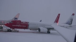 Oslo Airport Gardermoen Winter operations Landing amp taxiing [upl. by Papert]