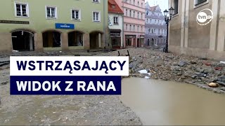 Kłodzko po pierwszej fali powodziowej Wokół powybijane szyby na ulicach meble quotJak opuszczonequot [upl. by Aikemot]