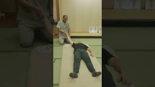 Masanori OKAMOTO  Shiatsu Kurétaké   Mobilisation oscillatoire [upl. by Eenaffit]