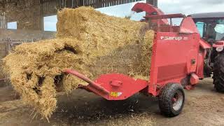 KVERNELAND 853 STRAW CHOPPER WORKING DEMO [upl. by Asille102]