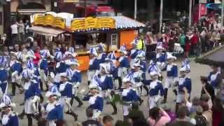 Oktoberfest 2014 Blaue Funken auf dem Trachten und Schützenzug [upl. by Siladnerb]