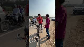 10 Km door से हाईवे पर साइकिल चलता हुआ आ रहा है humanity trend viral trending premkumar help [upl. by Jonis58]