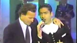 Julio Iglesias y Alejandro Fernandez La media vuelta [upl. by Ledif]