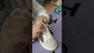 Cómo amarrar un zapato por primera vez … How to tae a shoe [upl. by Aleen]