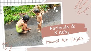 Ferlando senang bisa mandi air hujan😘 videoshort video [upl. by Dorsey]