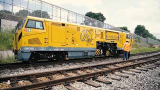 LINSINGER Rail Milling Train MG11 in NY [upl. by Nnylyaj]