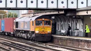 GBRf’s 66748 pulls away from Eastleigh after changing drivers with a northbound intermodal [upl. by Rotce]