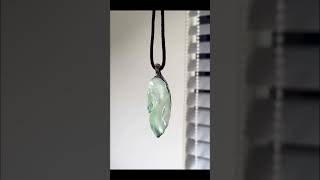 一花一世界，一叶一菩提。天然翡翠 翡翠雕刻 珠寶 玉 翡翠 jewelry 翡翠手鐲 shorts [upl. by Haley254]