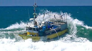 📛 ATTENTION UN BATEAU DE PÊCHE PRIS DANS DES DÉFERLANTES À CAPBRETON ‎BIGWAVES🌊😨 Alexrolland [upl. by Niliak]