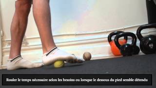 MASSAGE des pieds balles de tennis course marche entraînement tensions [upl. by Bethezel]