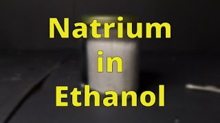 Natrium in Ethanol  Schulexperimente [upl. by Einwat]