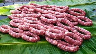 FAIRE DES SAUCISSES MAISON 🌴 MAKE HOMEMADE SAUSAGES [upl. by Nitreb769]