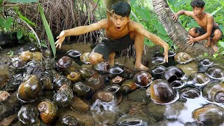 Primitive Technology  Kmeng Prey  Cooking Snails With Chili Sauce [upl. by Dinan823]