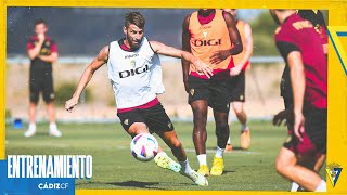 PENÚLTIMO entrenamiento antes de VISITAR al FC BARCELONA  Cádiz Club de Fútbol [upl. by Woodsum]