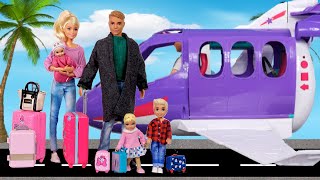 Familia Barbie amp Ken Rutina de Viaje en Avion [upl. by Oria72]