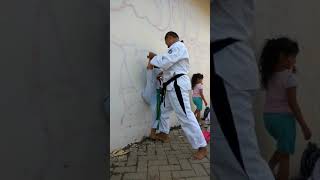 Taekwondo latihan split kaki sampe teriak sakit banget kayaknya [upl. by Rasec859]