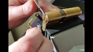 Opening the Iseo F5 lock English profile Вскрытие замка Iseo f5 английский профиль [upl. by Florio217]