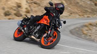 2024 KTM 990 Duke Review  Call It The quotSuper Duke Litequot [upl. by Allez]