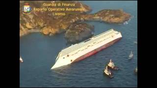 Costa Concordia affonda NAUFRAGIO INCIDENTE ISOLA DEL GIGLIOlo scafo visto da vicino [upl. by Atinej]