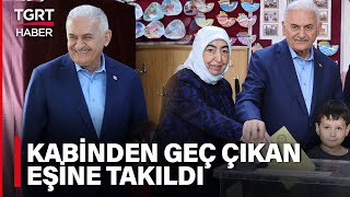 Binali Yıldırım Oy Kabininden Geç Çıkan Eşine Takıldı Ne Oldu Karar Veremedin mi – TGRT Haber [upl. by Marr]