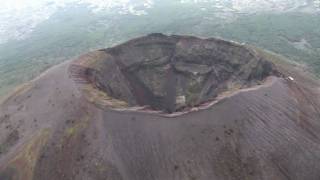 HD  The Vesuvius volcano from helicopter view  VESUVIO  ヴェスヴィオ火山空撮 [upl. by Rednasxela]