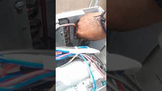 Leakage Find in outdoor UNIT Air conditioner viral trending airconditioner compressor [upl. by Catlin190]