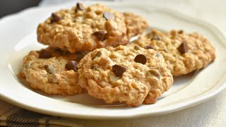 Soft and Chewy Oatmeal Chocolate Chip CookiesEasy Oatmeal chocolate chip cookie recipe [upl. by Savart]