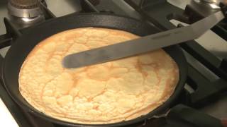 Crêpes  La recette des crêpes classiques facile et inratable HD [upl. by Ettegroeg]